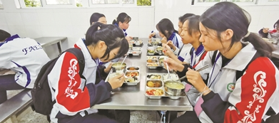 我市推行學生營養改善計劃：學生營養餐工作全過程監控