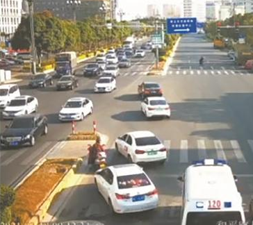 遇到執(zhí)行任務(wù)的特殊車輛 請主動讓行