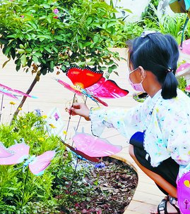 市民游客出游熱情高漲 不文明行為不可做