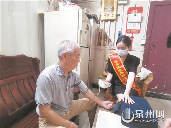見義勇為“蜘蛛俠”行善者遇到困難 志愿者上門幫扶