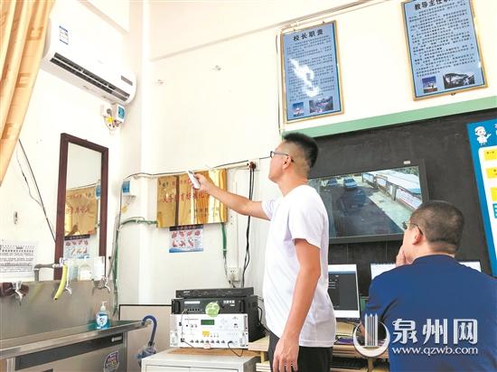 熱心鄉(xiāng)賢捐錢助力學校發(fā)展 開展移風易俗主題活動