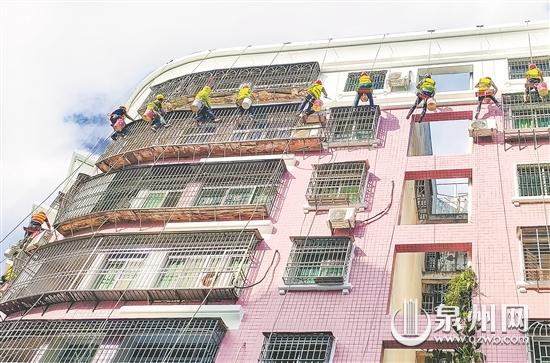 為老舊小區(qū)墻面墻體“補妝” 進一步提升城市品位