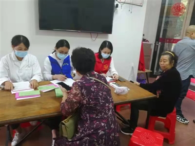 黨員志愿者開展義診服務活動 50余位老年人前來參加