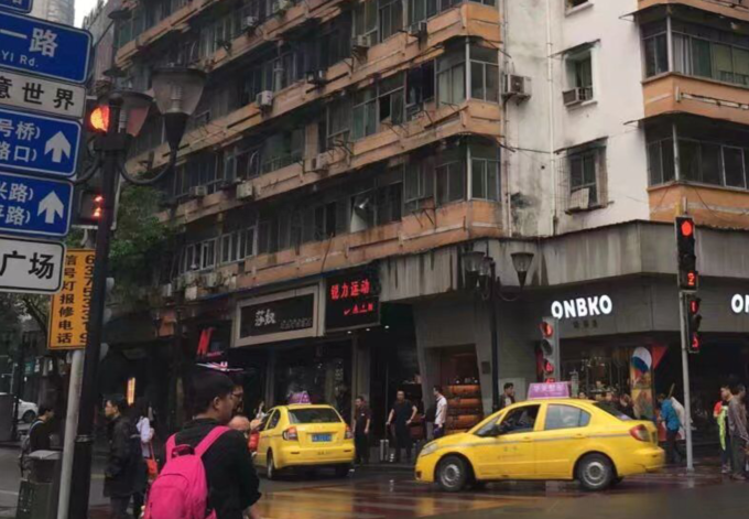 南京交警開展夜查行動 兩起無證駕駛行為被查處