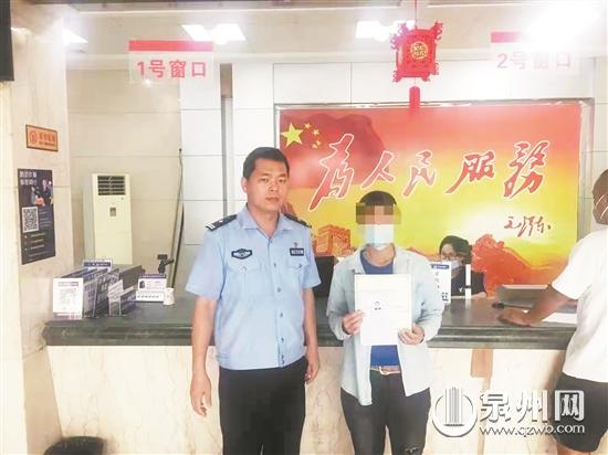 社區民警與群眾打成一片 成為群眾信任“鄰家”警官