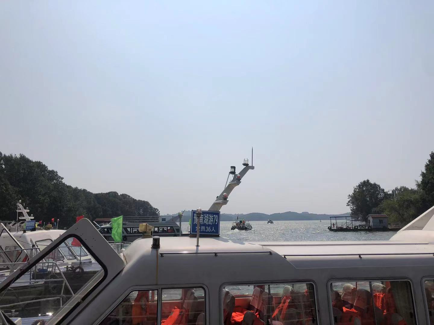 橡皮艇發動機損壞被困海中 公安人員迅速出動成功救起