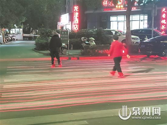 人行橫道激光安全警示裝置讓過馬路“自帶光環”
