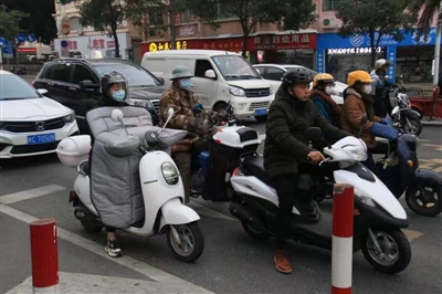 從“要我戴”到“我要戴” 交通安全理念深入人心