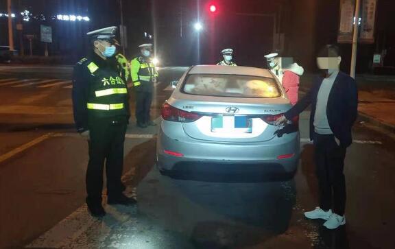 男子酒駕急忙停車換人 被民警當(dāng)場查獲